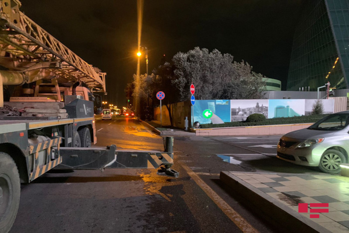 В Баку произошло ДТП с бетономешалкой, закрыто движение по проспекту -ФОТО 
