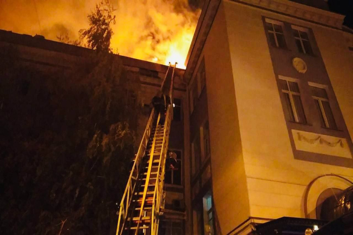 Donetskdə dəmiryol vağzalına “HİMARS” mərmisi düşüb - VİDEO 