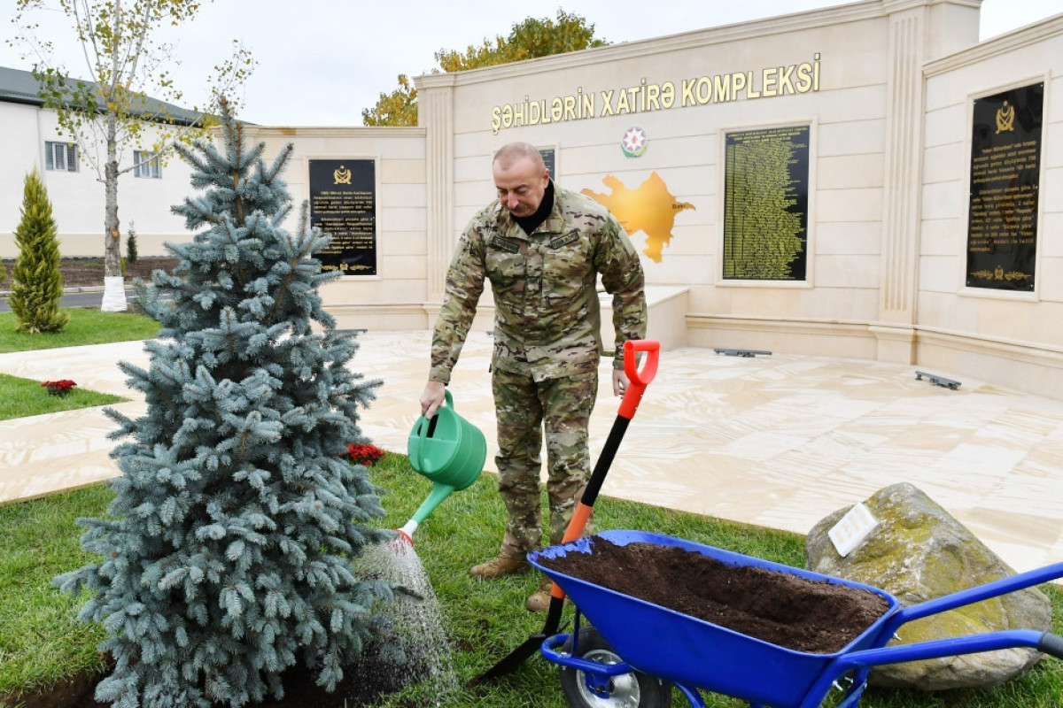 Azerbaijani President laid flowers at memorial complex in the military camp in Fuzuli, planted a tree-PHOTO 