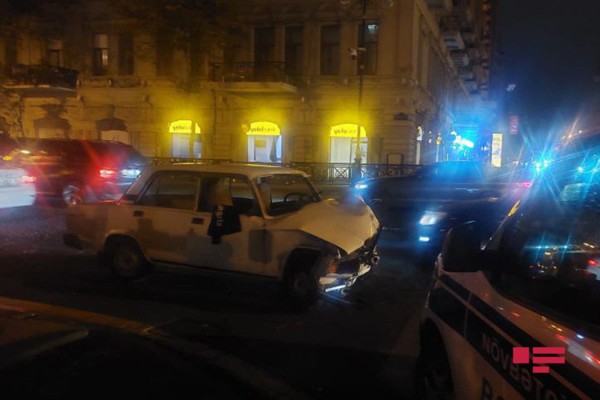 В центре Баку произошла авария, есть пострадавшие