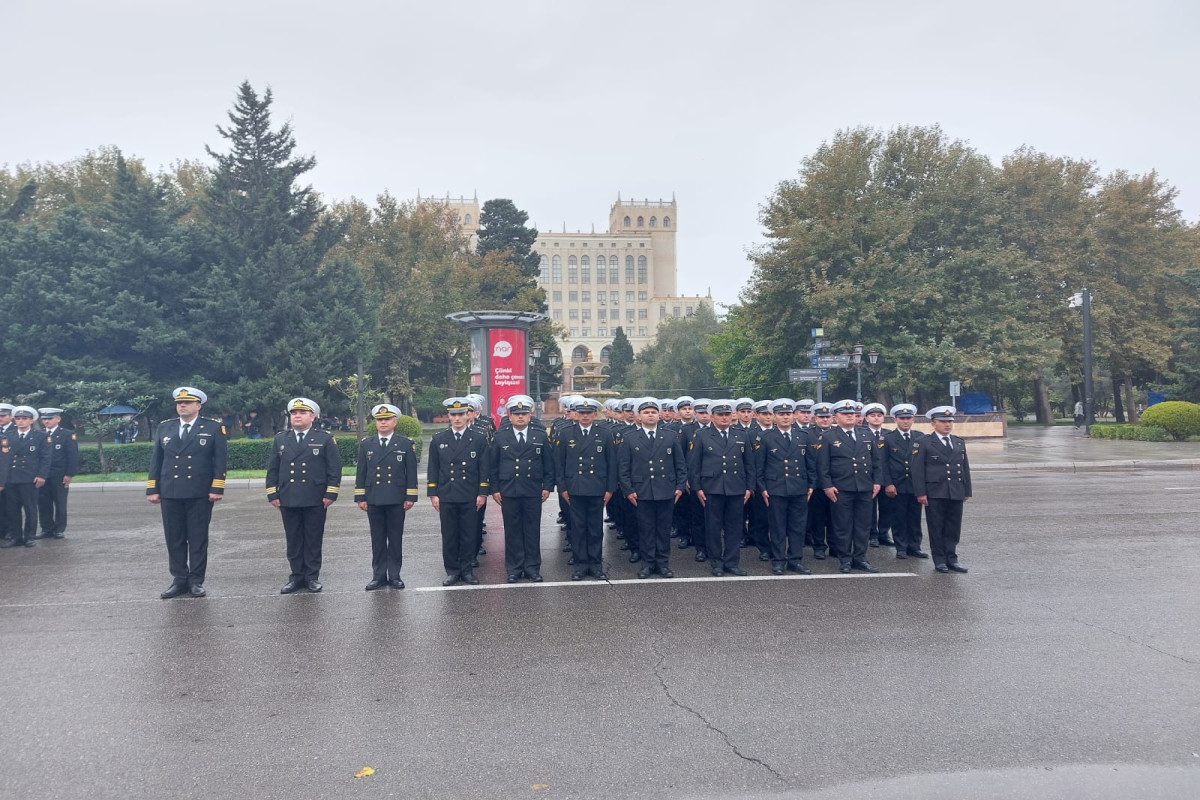 В Баку прошло шествие в сопровождении военного оркестра - ФОТО - ОБНОВЛЕНО 