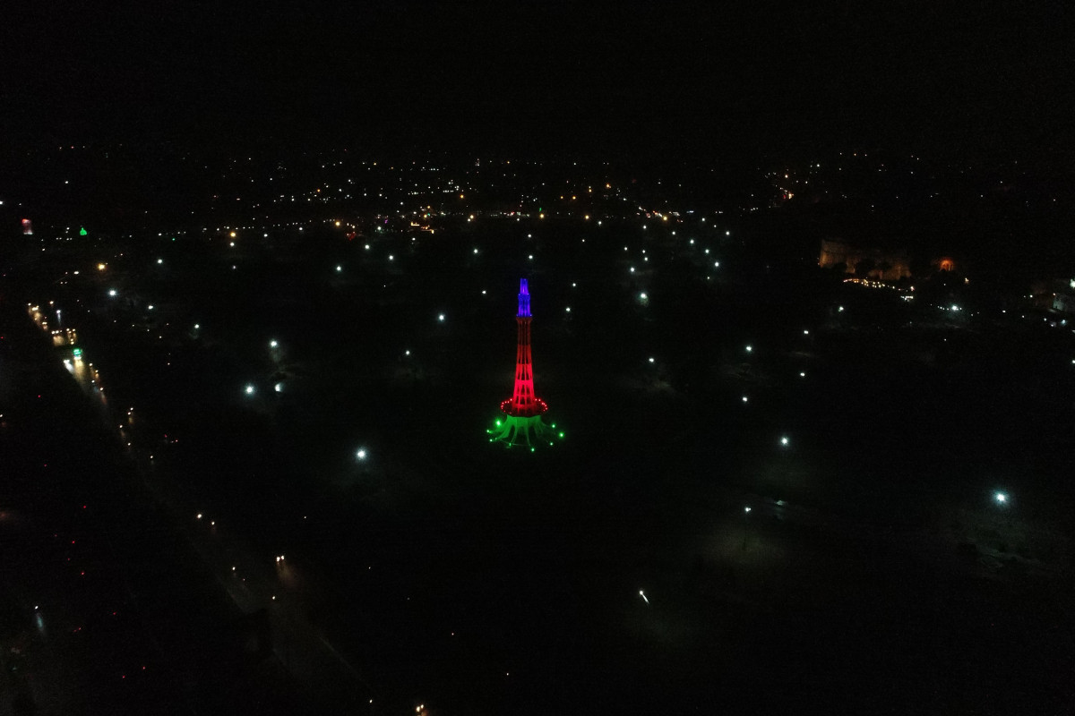 Самая высокая башня Пакистана осветилась в цвета азербайджанского флага - ФОТО 