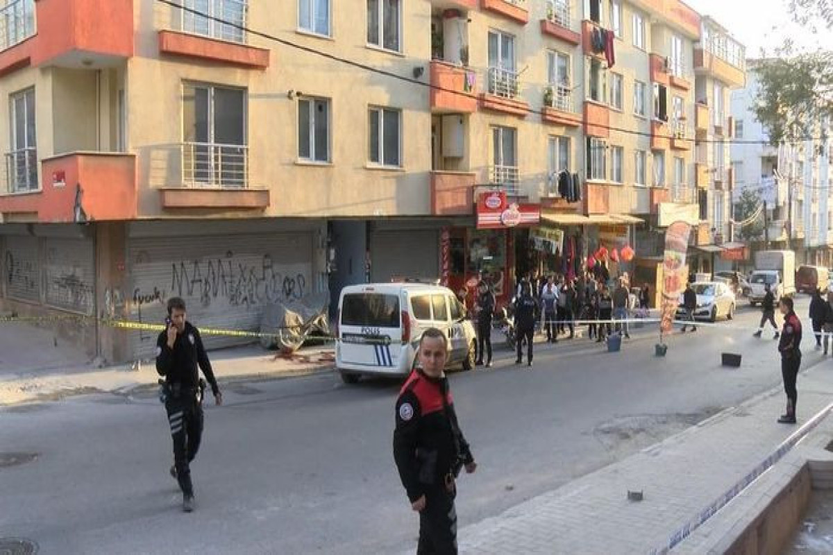 İstanbulda küçədə atışma olub, ölən və yaralananlar var