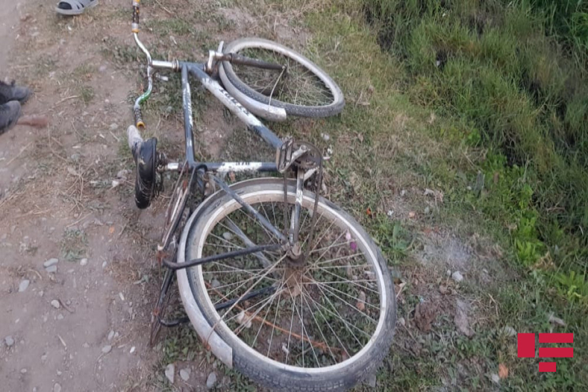 Ucarda avtomobil velosipedçini vuraraq öldürüb - FOTO 