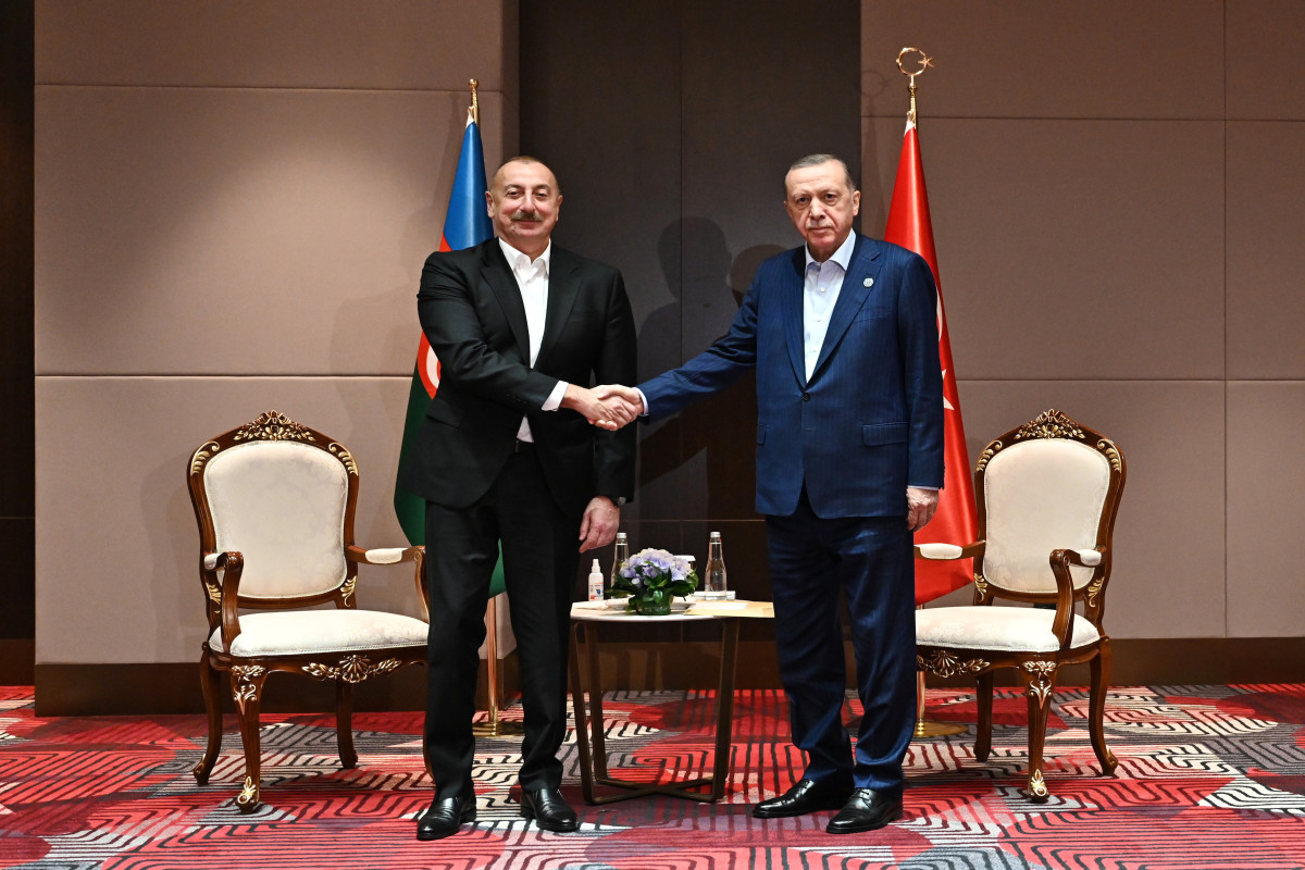 Azərbaycan Prezidenti Türkiyə lideri ilə bölgədəki vəziyyəti və Soçi görüşünün nəticələrini müzakirə edib - YENİLƏNİB  - FOTO 