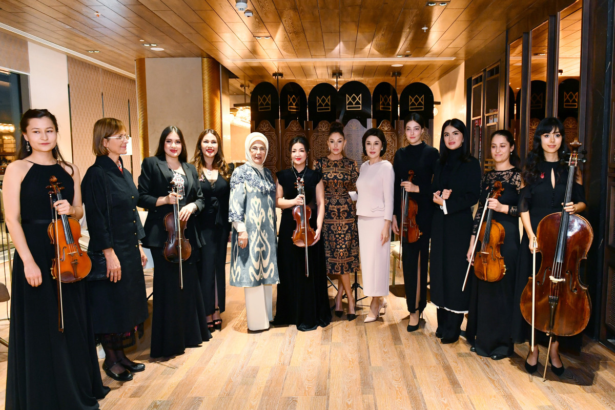 Birinci xanım Mehriban Əliyeva Səmərqənddə təşkil olunan şam yeməyində iştirak edib - FOTO