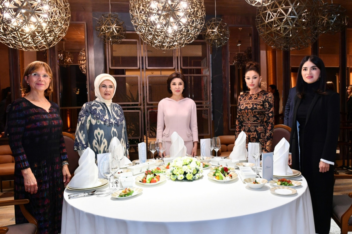 Мехрибан Алиева приняла участие в организованном в Самарканде ужине
