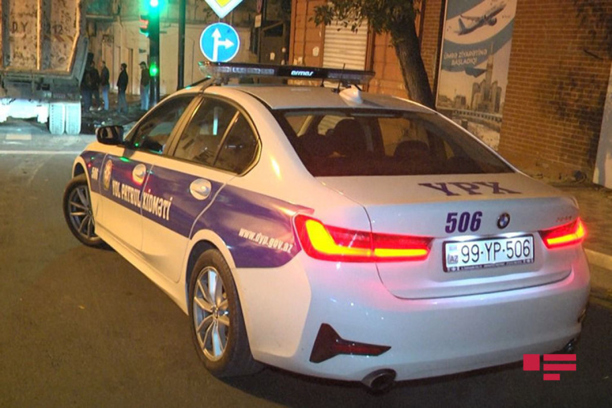В Баку грузовик врезался в здание, есть пострадавшие-ФОТО 