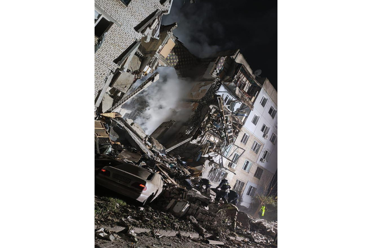 Ukraynada yaşayış binası raketlə vurulub, 6 nəfər ölüb