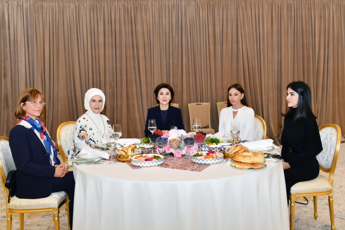 Первая леди Азербайджана Мехрибан Алиева приняла участие в обеде, организованном в Самарканде