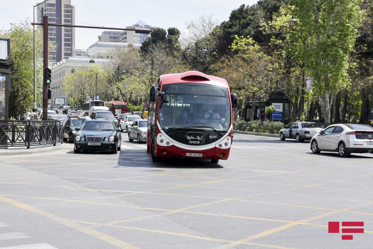 "Baku Bus"a məxsus avtobus piyadanı vurub - VİDEO 