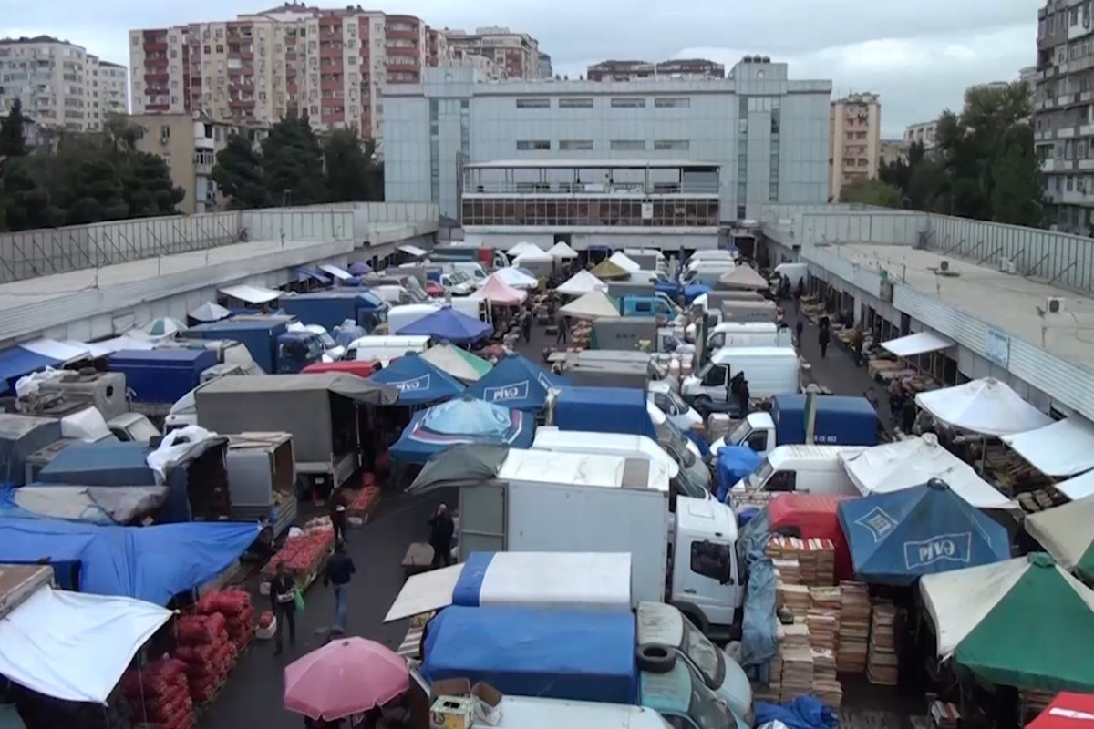 FHN 8-ci km bazarı kimi tanınan ticarət mərkəzində ciddi pozuntular aşkarlayıb - VİDEO 