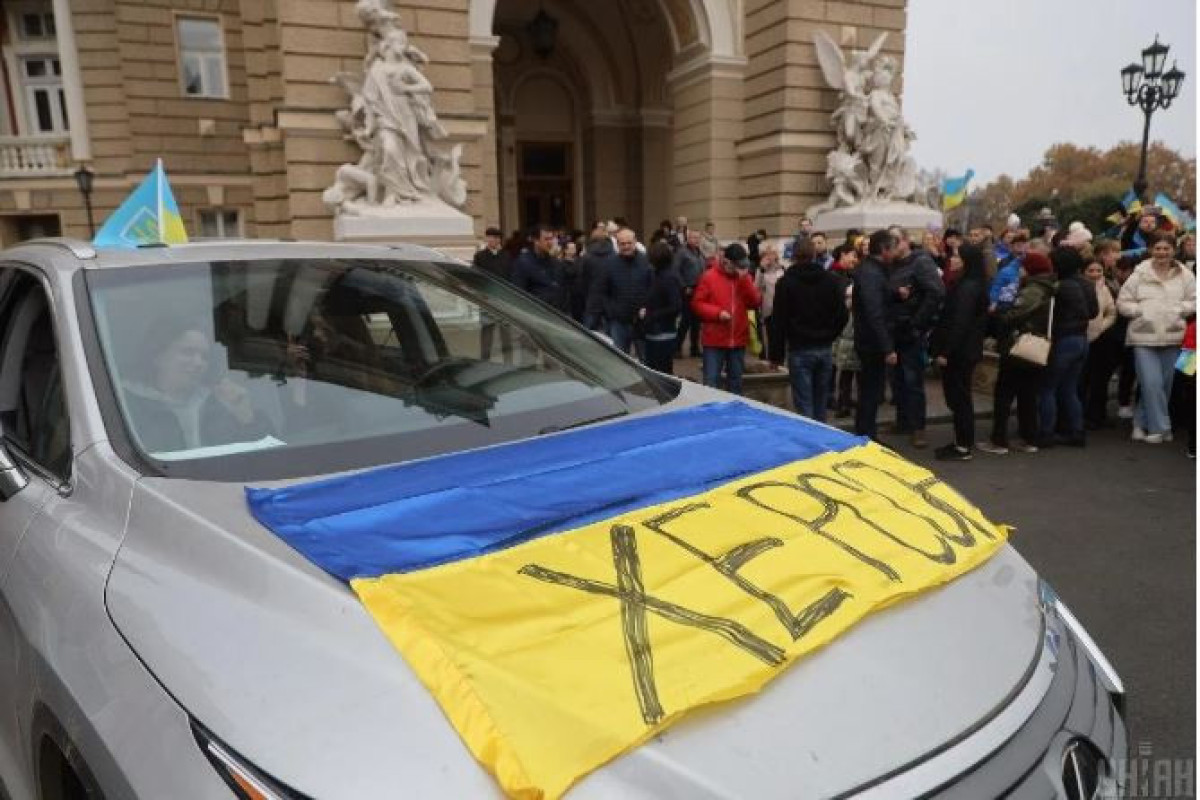 Ukrayna polisi Xersonda blokpostlar qurur