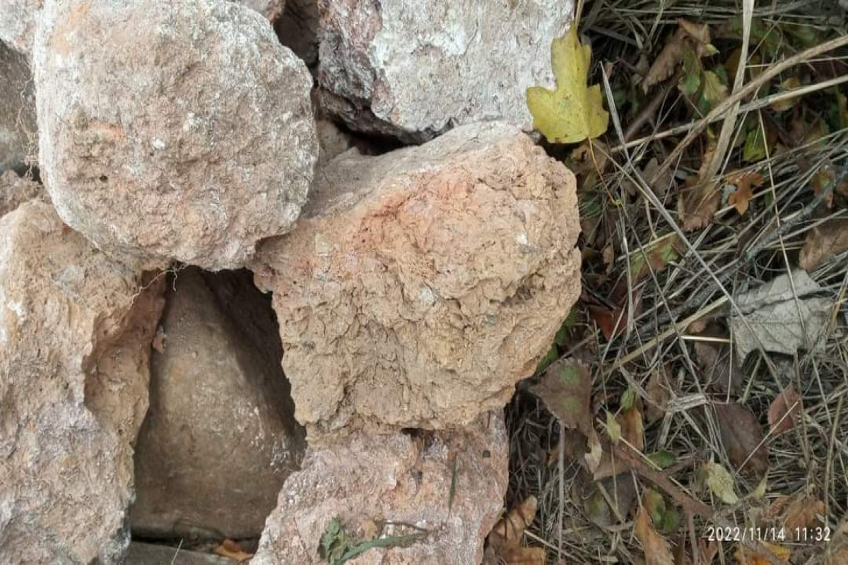 Qubada dəfn məqsədilə qazıntı aparılan zaman keramika nümunələri tapılıb