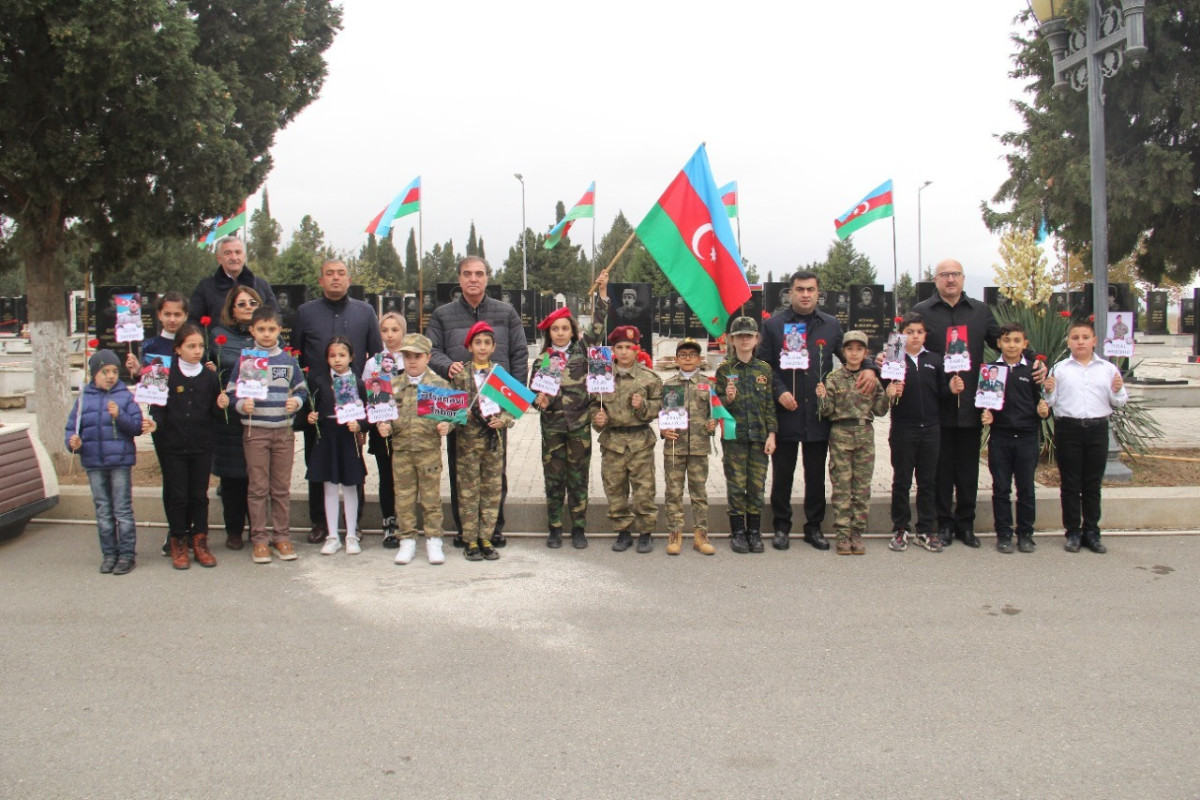 Gəncədə Vətən müharibəsi şəhidlərinin xatirəsi ehtiramla yad edilir - FOTO 