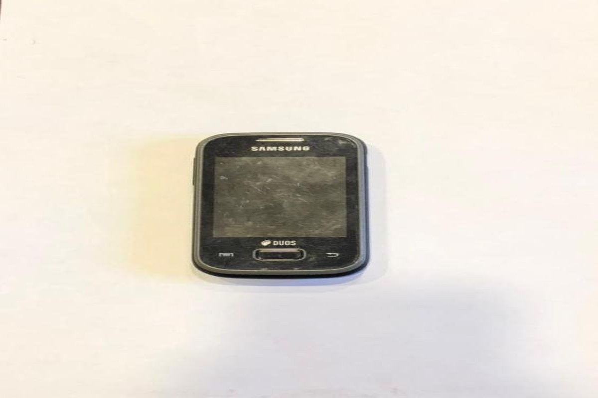 Həbsxanada olan qardaşına telefon keçirmək istəyən şəxs saxlanılıb