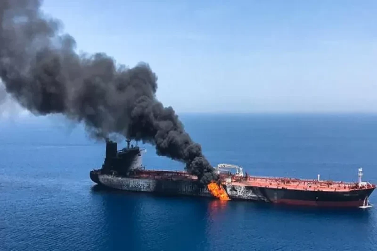 Беспилотник атаковал нефтяной танкер у берегов Омана