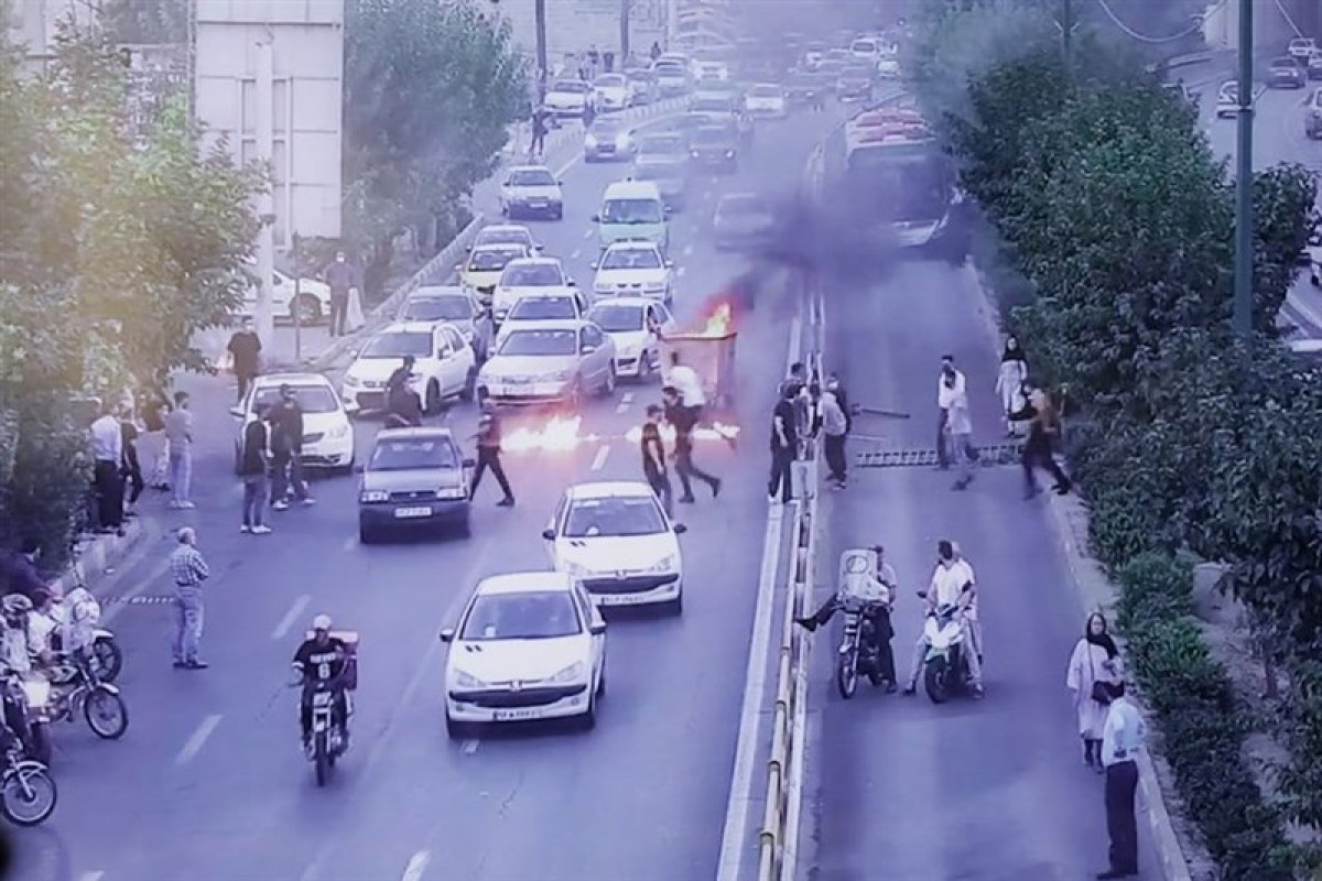İranda terror aktı nəticəsində 5 nəfər ölüb, 15-i yaralanıb