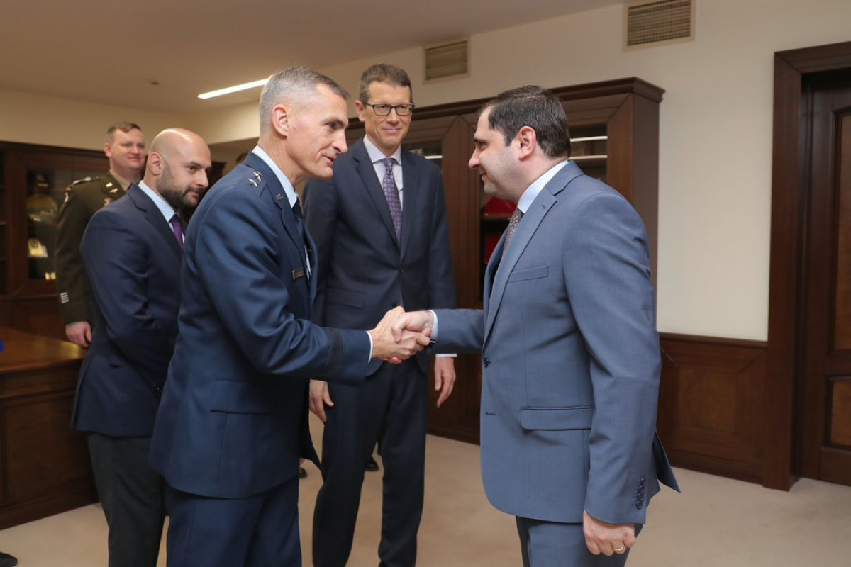 Ermənistan müdafiə naziri ABŞ-ın Avropa Komandanlığının generalı ilə görüşüb