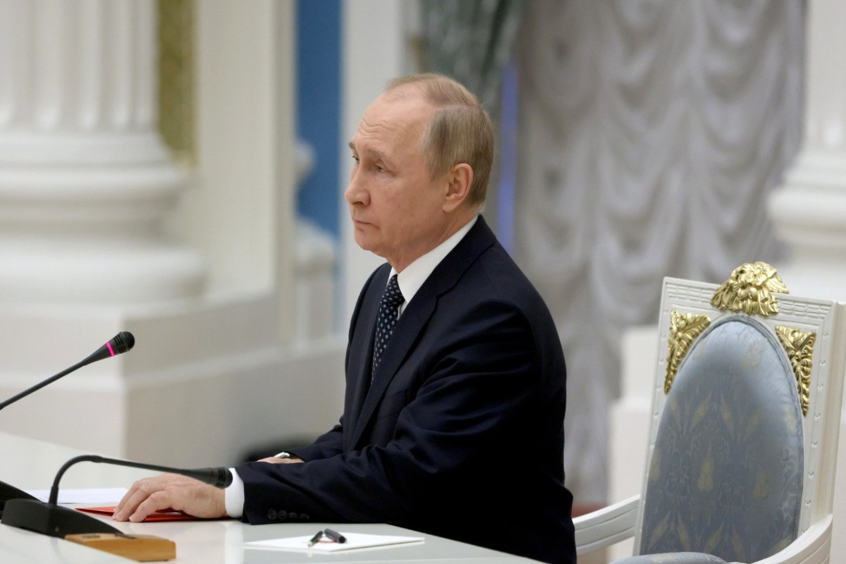 Putin TŞ iclasında mülki müdafiənin təkmilləşdirilməsini müzakirə edir