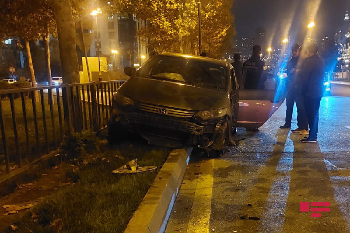 Paytaxtın Nəsimi rayonunda iki avtomobil toqquşub, xəsarət alan var - FOTO 