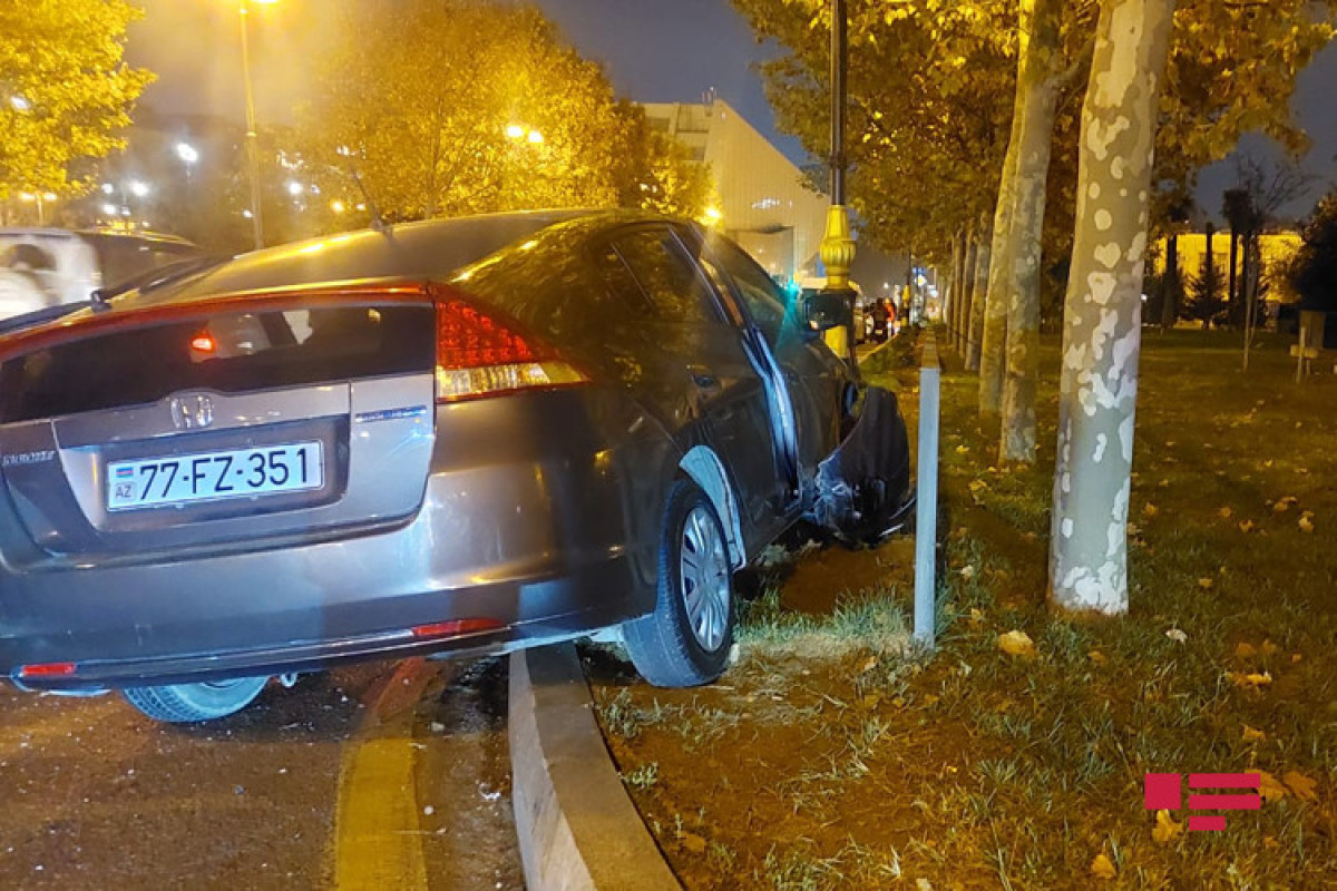 Paytaxtın Nəsimi rayonunda iki avtomobil toqquşub, xəsarət alan var - FOTO 