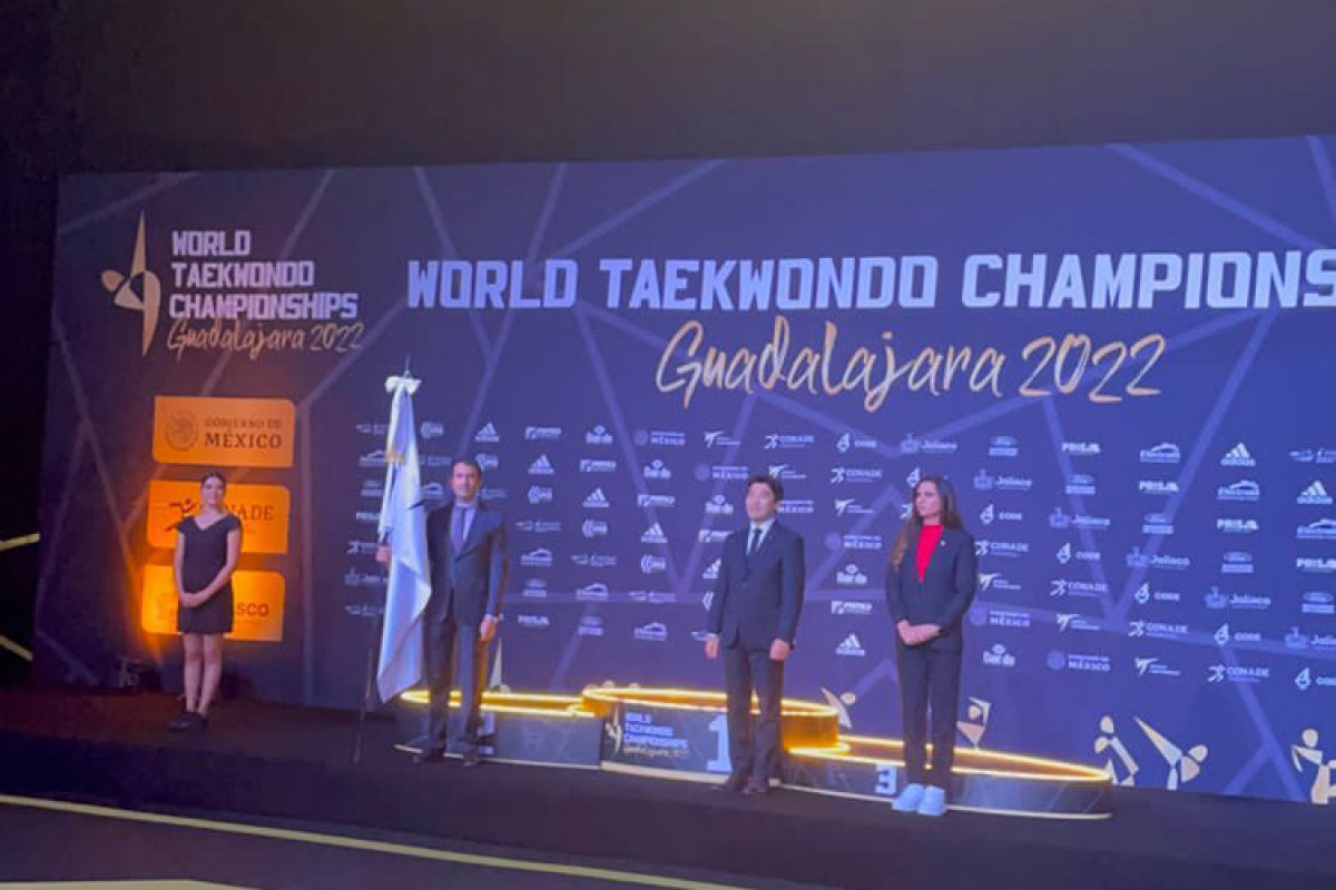 Taekvondo üzrə dünya çempionatının keçici bayrağı Azərbaycana təqdim olunub