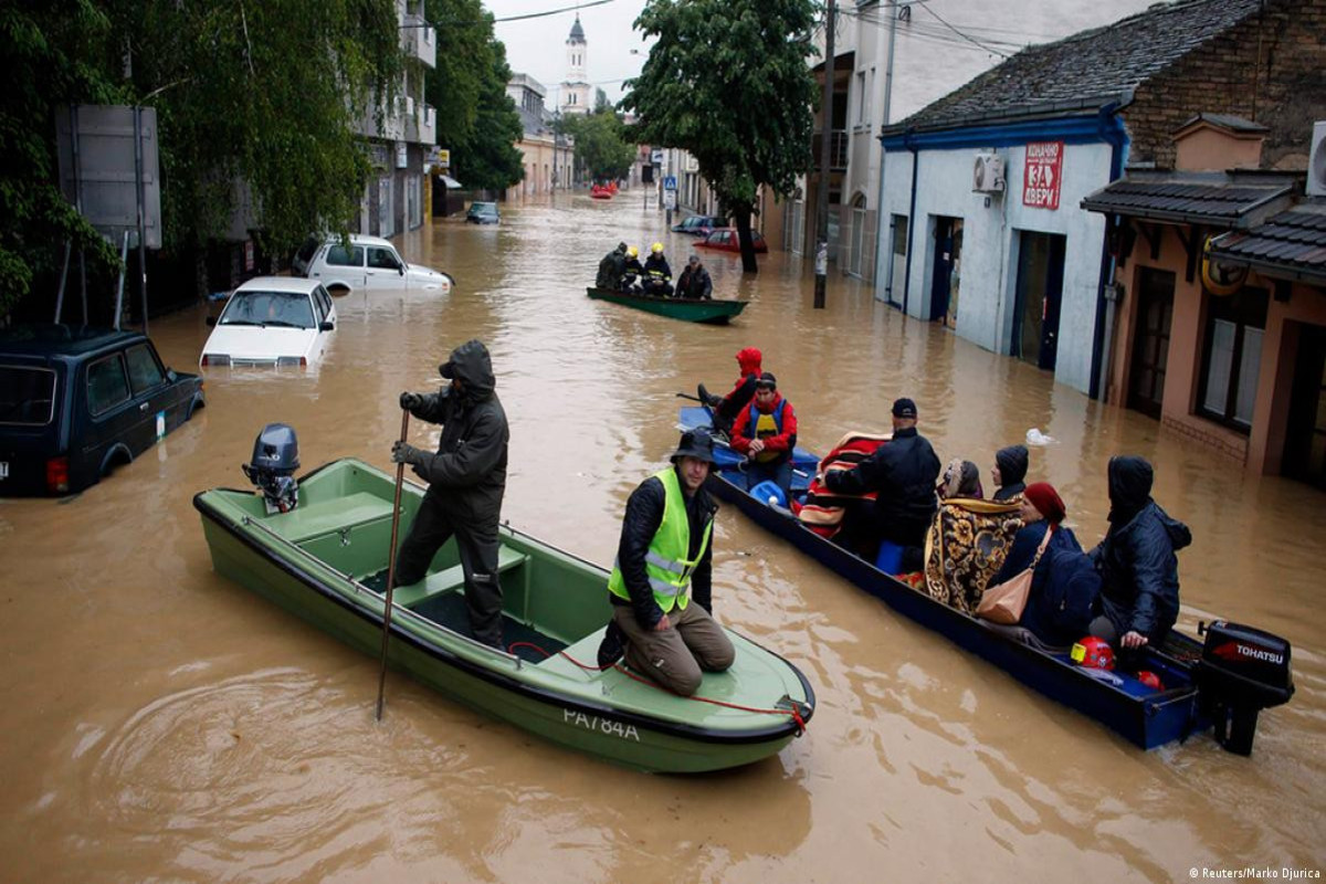 Сильные ливни на Балканах привели к наводнениям, погибли 6 человек