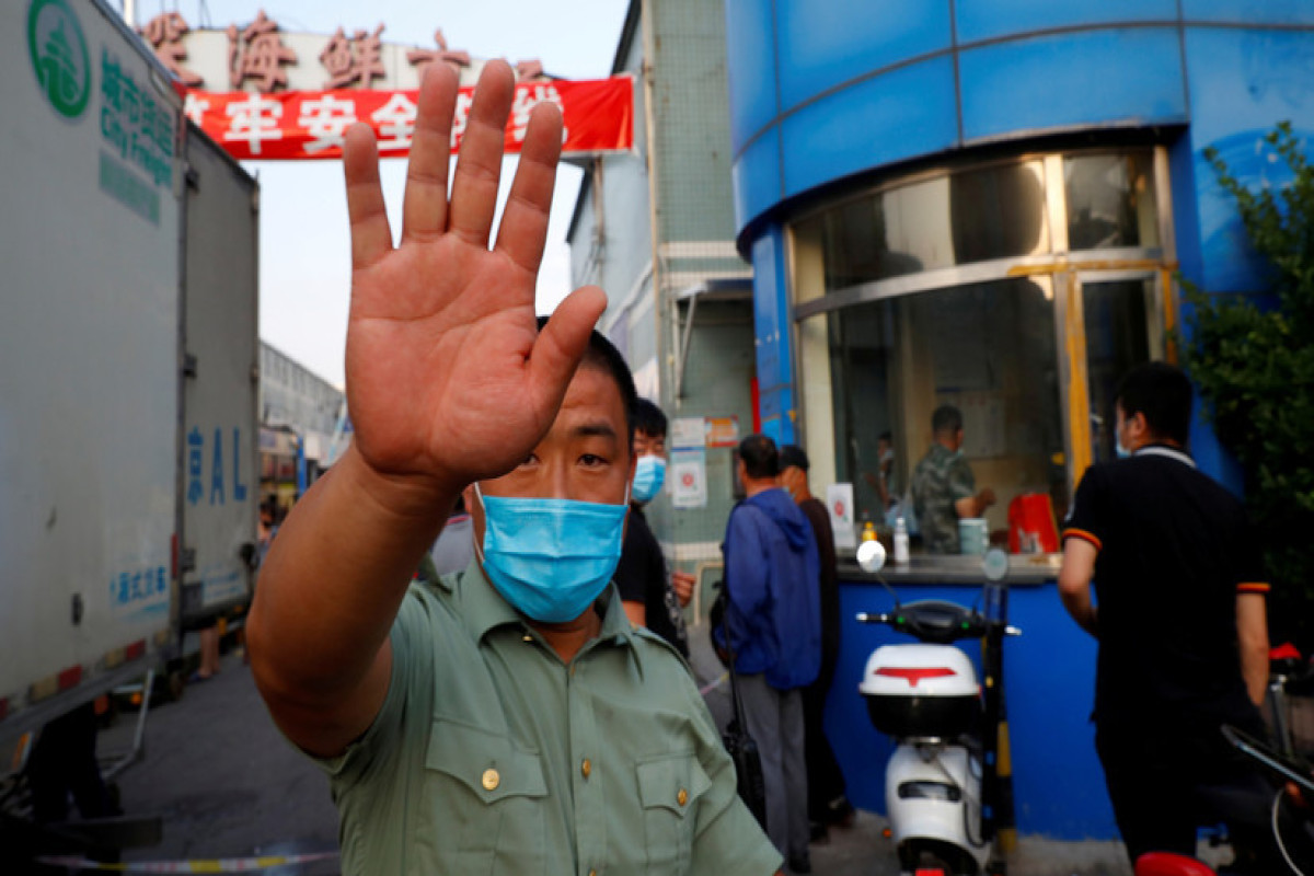Из-за коронавируса в Пекине закрылись парки, торговые центры и музеи