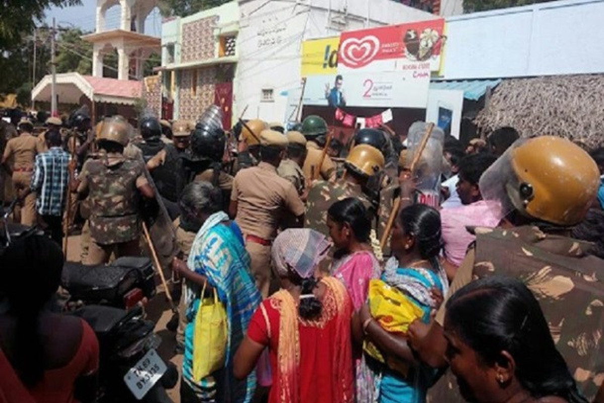 В Индии полиция открыла огонь по толпе, есть погибшие
