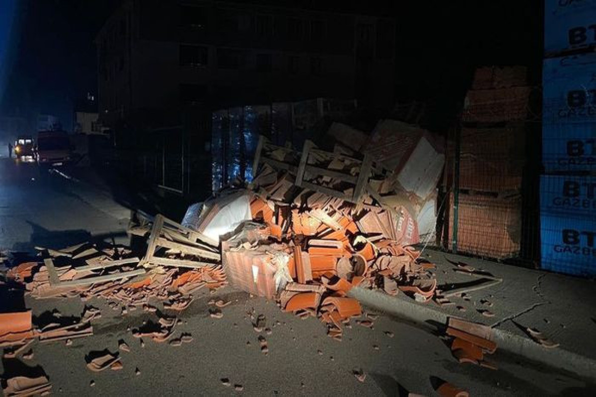 Число пострадавших при землетрясении в Турции достигло 50,  в трех районах отменены занятия в школах  -ОБНОВЛЕНО-3 -ФОТО 