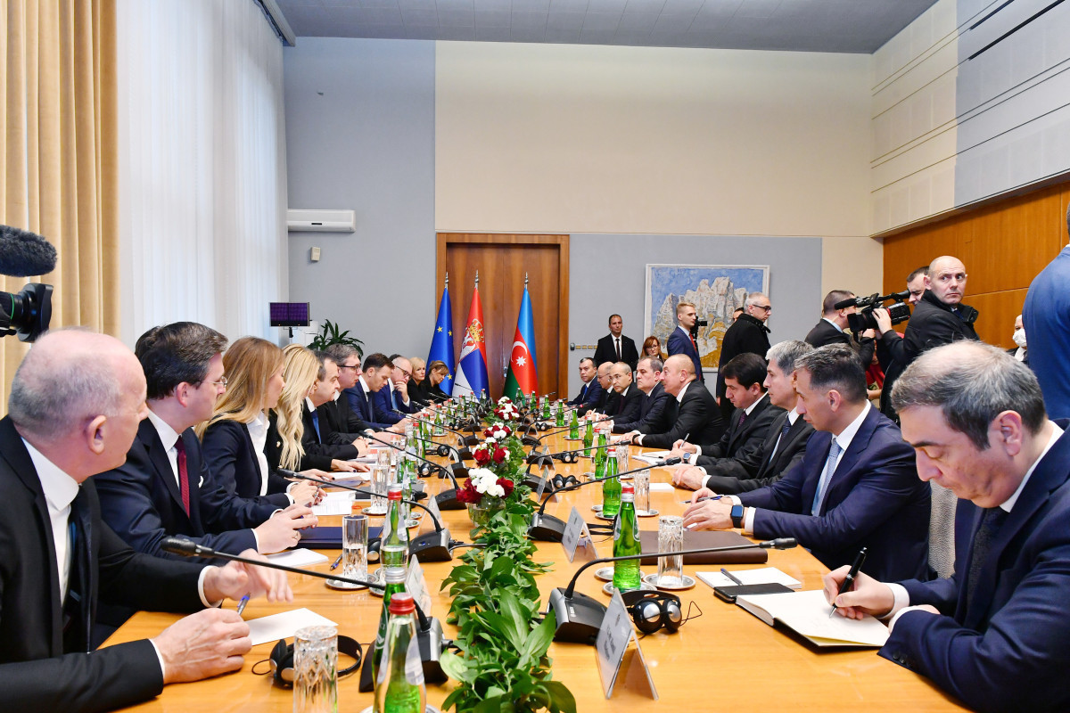 Встреча в расширенном составе президентов Азербайджана и Сербии