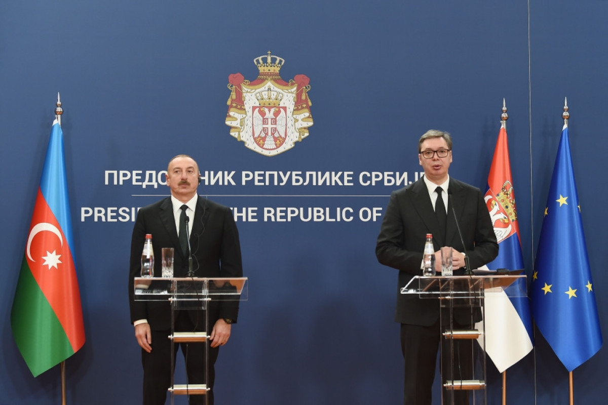 Президенты Азербайджана и Сербии выступают с заявлениями для печати