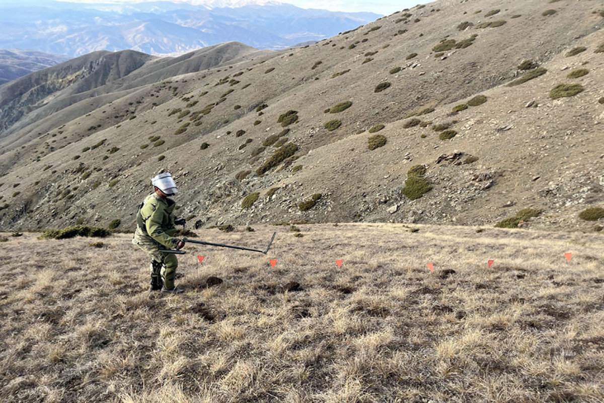 Командующий миротворческими силами и руководители Совместного турецко-российского мониторингового центра провели осмотр минной территории на вершине Сарыбаба