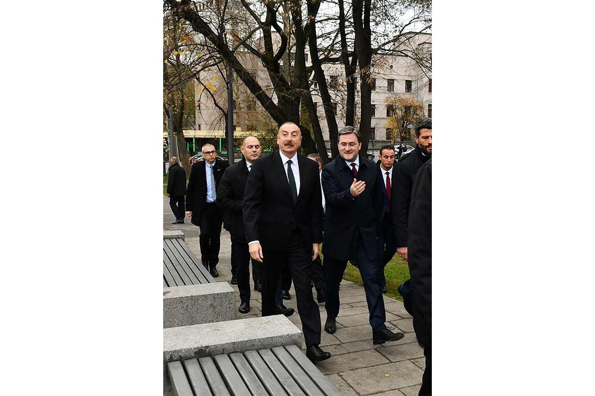 Президент Ильхам Алиев посетил в Белграде памятники Гейдару Алиеву и Милораду Павичу