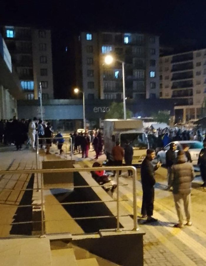 Türkiyənin Düzce rayonunda baş verən güclü zəlzələdə 22 nəfər yaralanıb - YENİLƏNİB - FOTO 