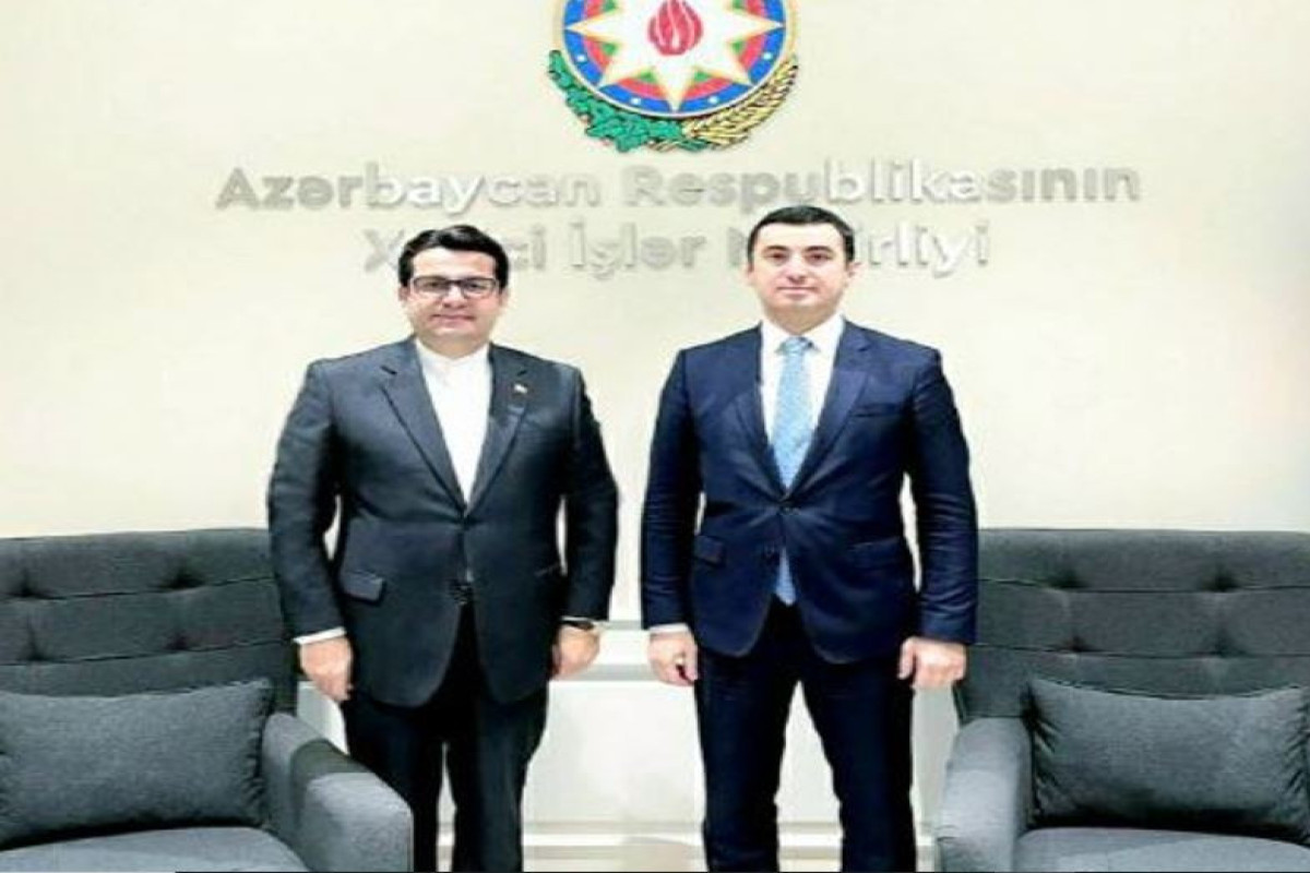 İran səfiri Azərbaycan XİN-in mətbuat katibi ilə görüşüb