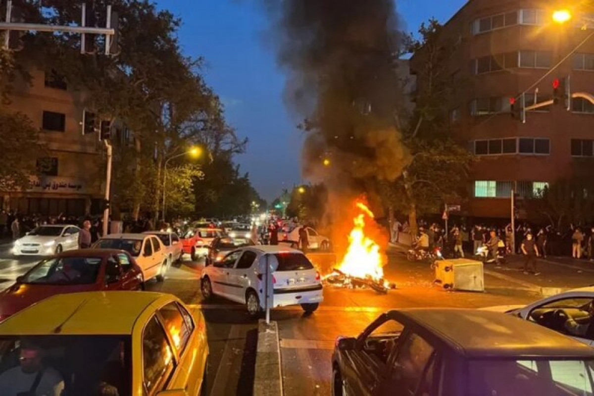 В Иране продолжаются столкновения протестующих с силами безопасности