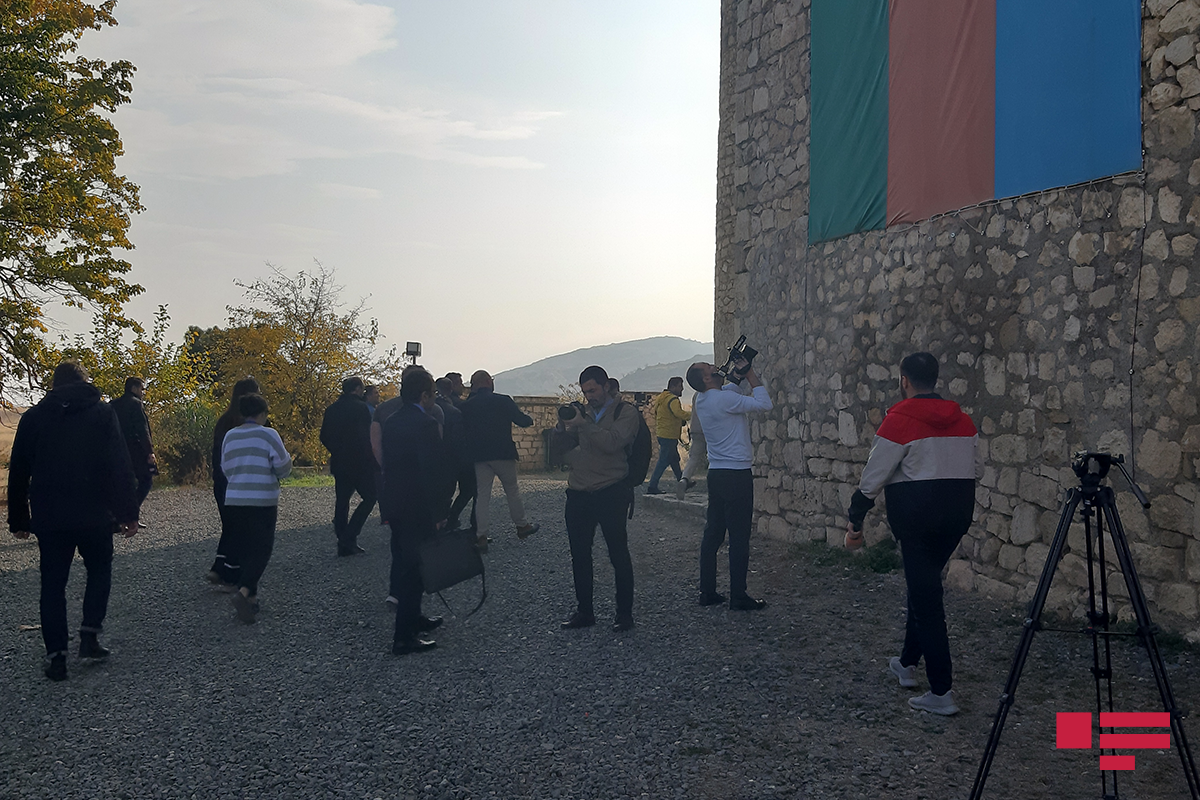 Beynəlxalq konfransın iştirakçıları Şahbulaq qalasında olub - FOTO  - YENİLƏNİB 