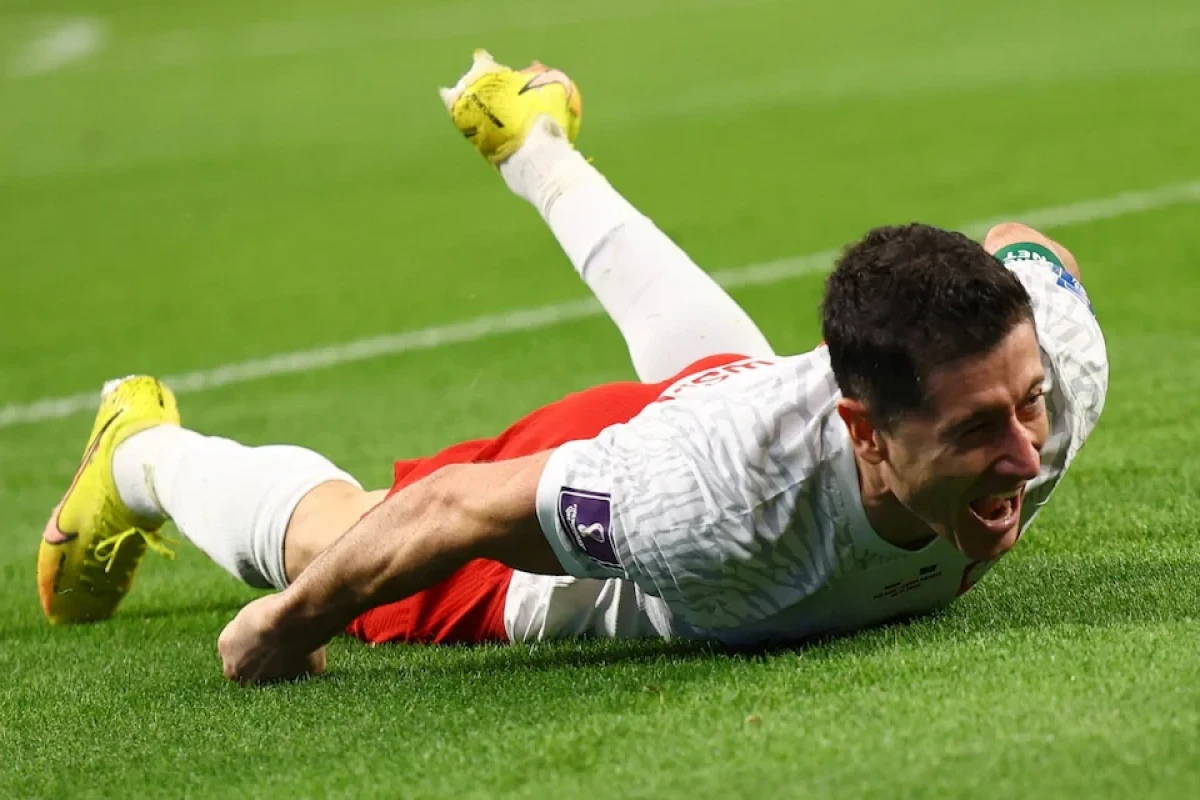 Robert Lewandowski breaks World Cup duck for Poland and downs spirited Saudi  Arabia