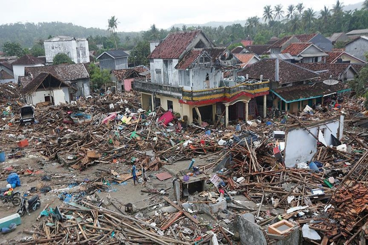 Число погибших в результате землетрясения в Индонезии достигло 321