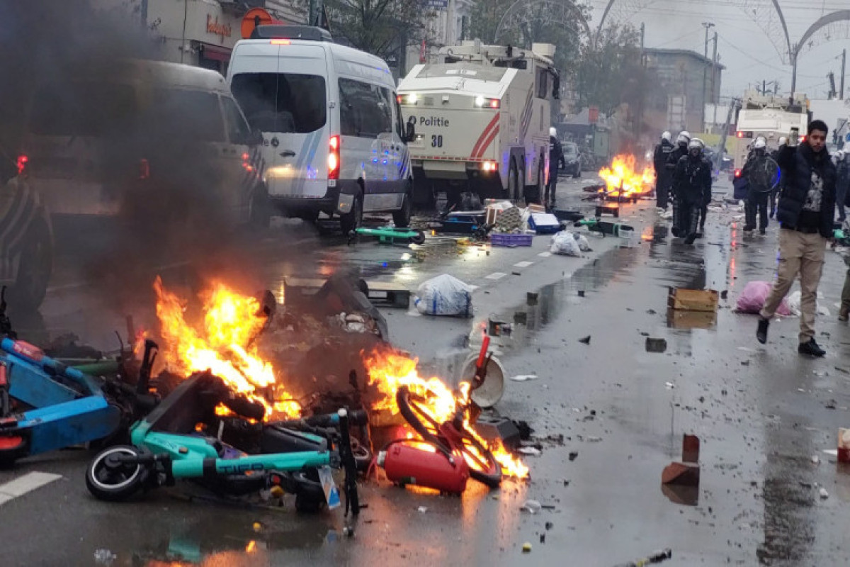 Полиция задержала около 10 футбольных фанатов после беспорядков в Брюсселе -ФОТО -ВИДЕО 