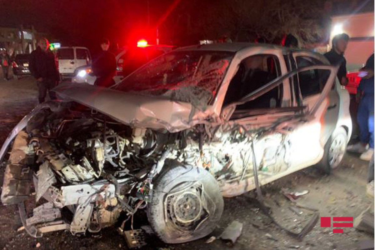 В Баку Nissan протаранил четыре автомобиля, есть пострадавшие-ФОТО 
