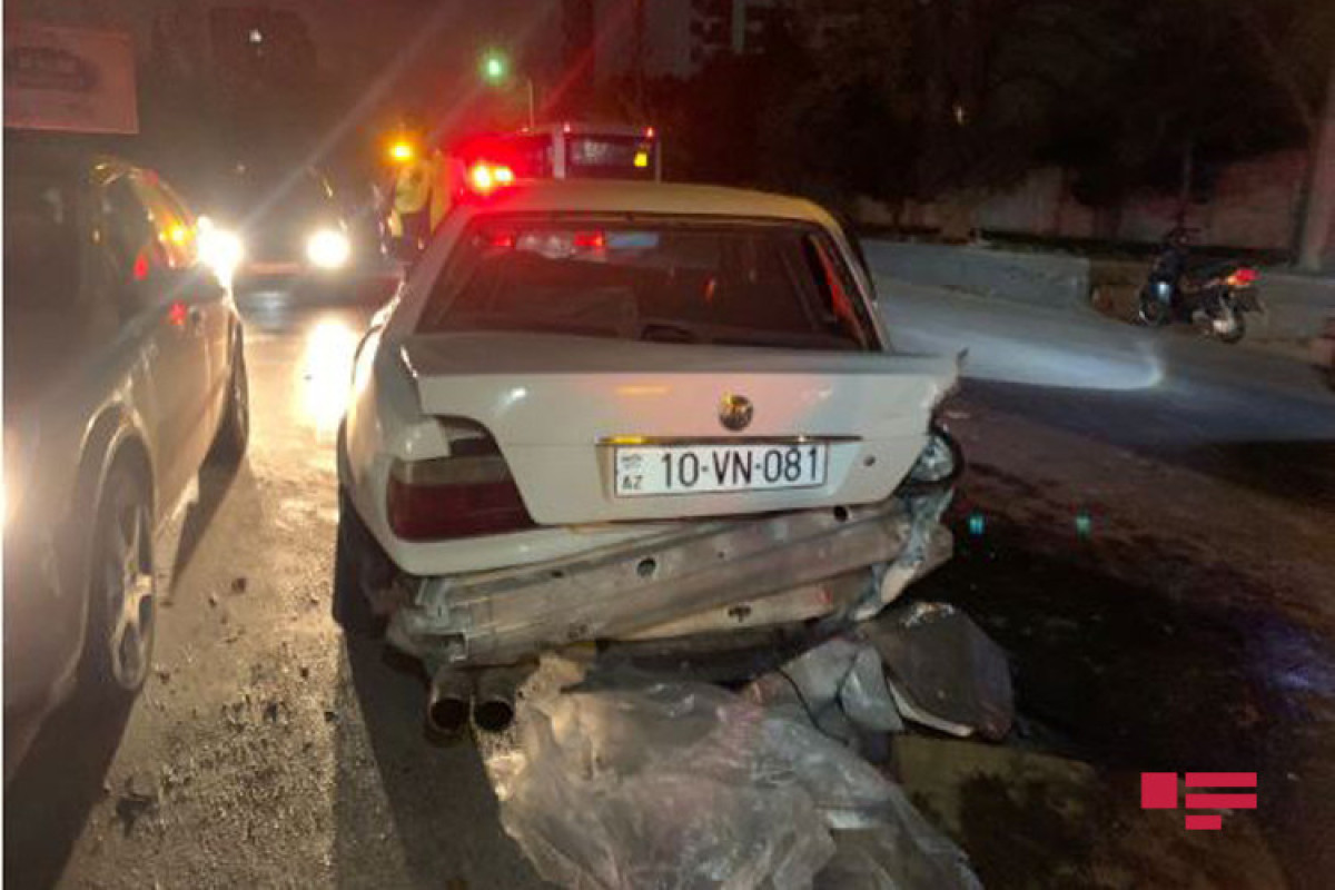 В Баку Nissan протаранил четыре автомобиля, есть пострадавшие-ФОТО 