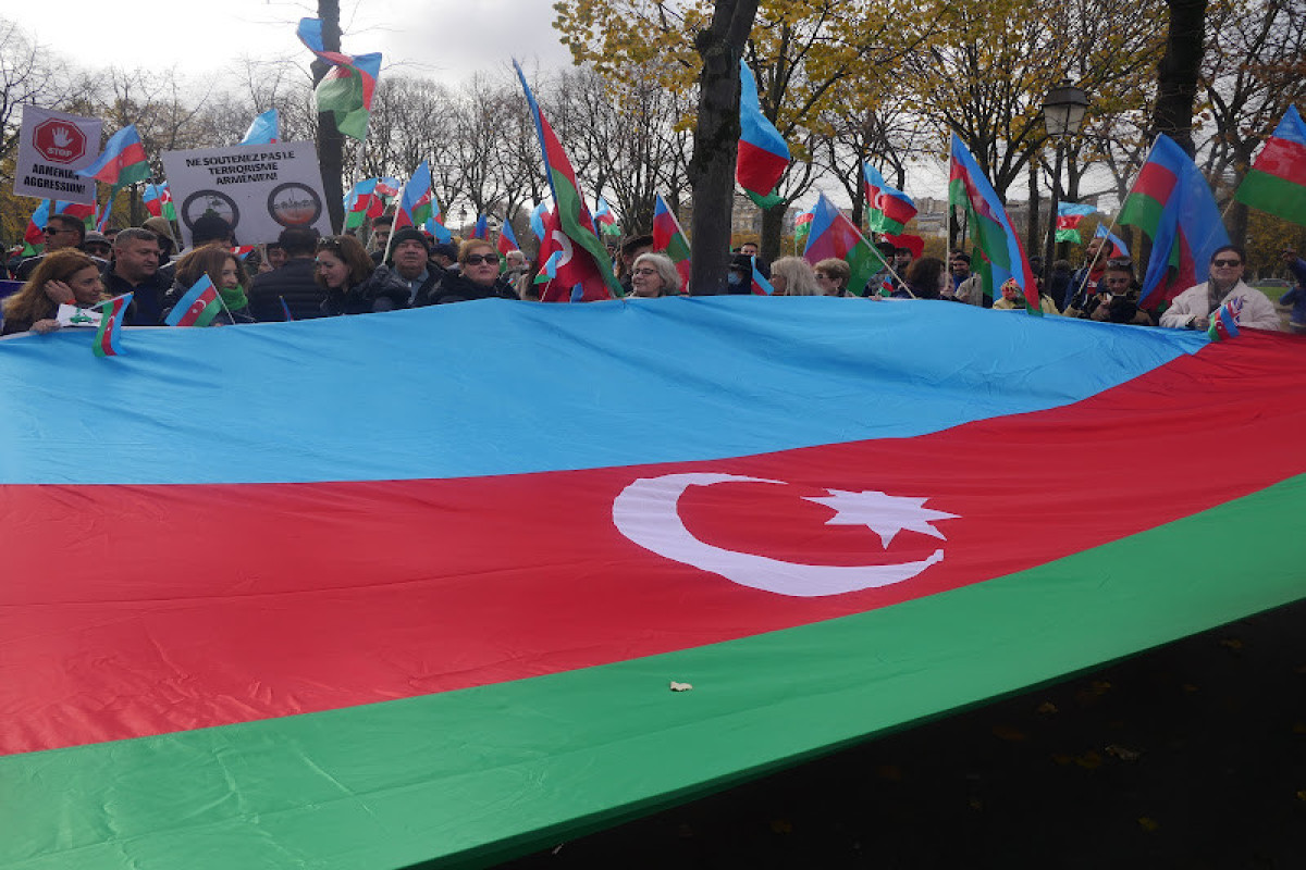 Azərbaycan icmasının Fransa Milli Assambleyası önündə etiraz aksiyası keçirilib - FOTO  - VİDEO   - YENİLƏNİB 