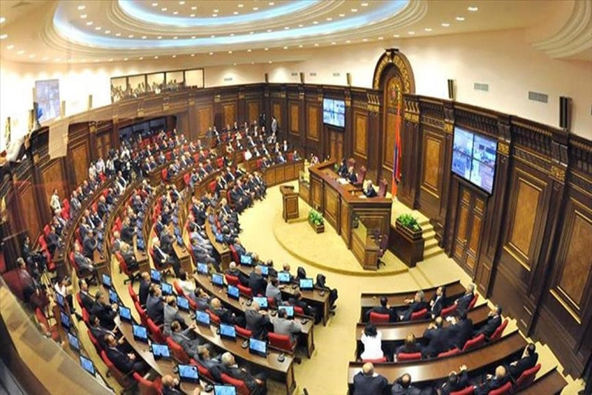 Оппозиционная партия «Возрождающаяся Армения» прекратила парламентскую деятельность