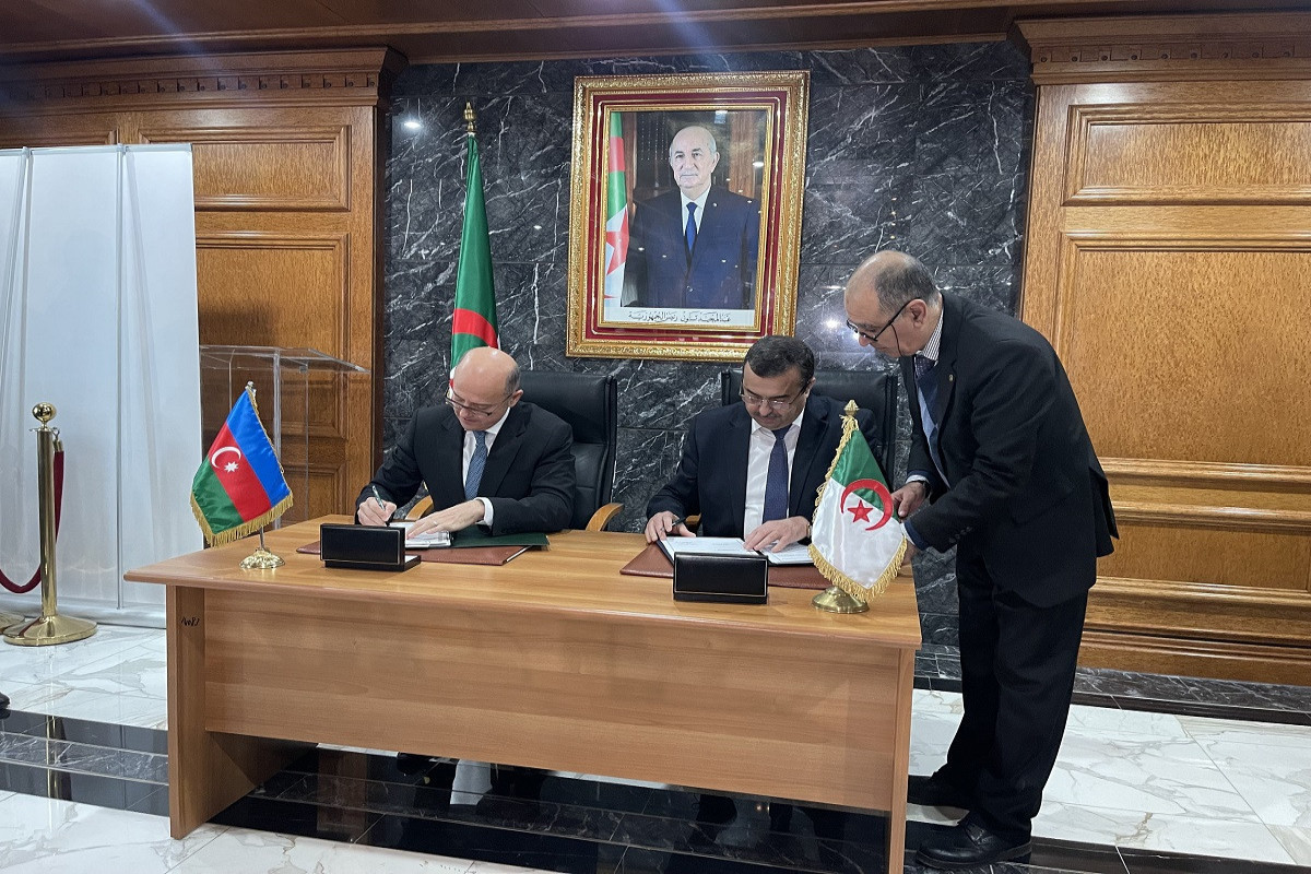 Azerbaijan, Algeria ink cooperation document in oil and gas field