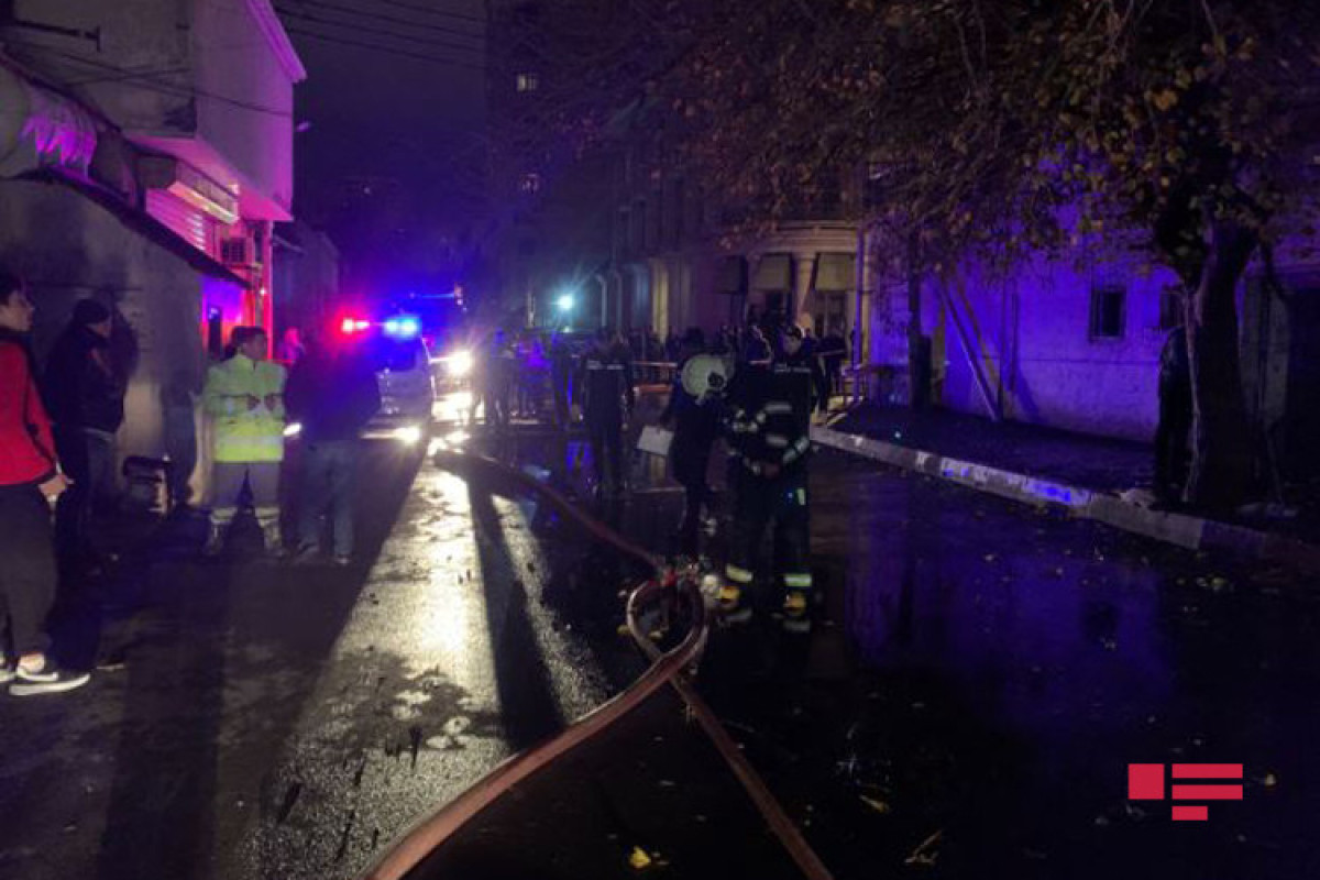 МЧС: Пожар в Баку повредил три квартиры-ФОТО -ВИДЕО -ОБНОВЛЕНО 