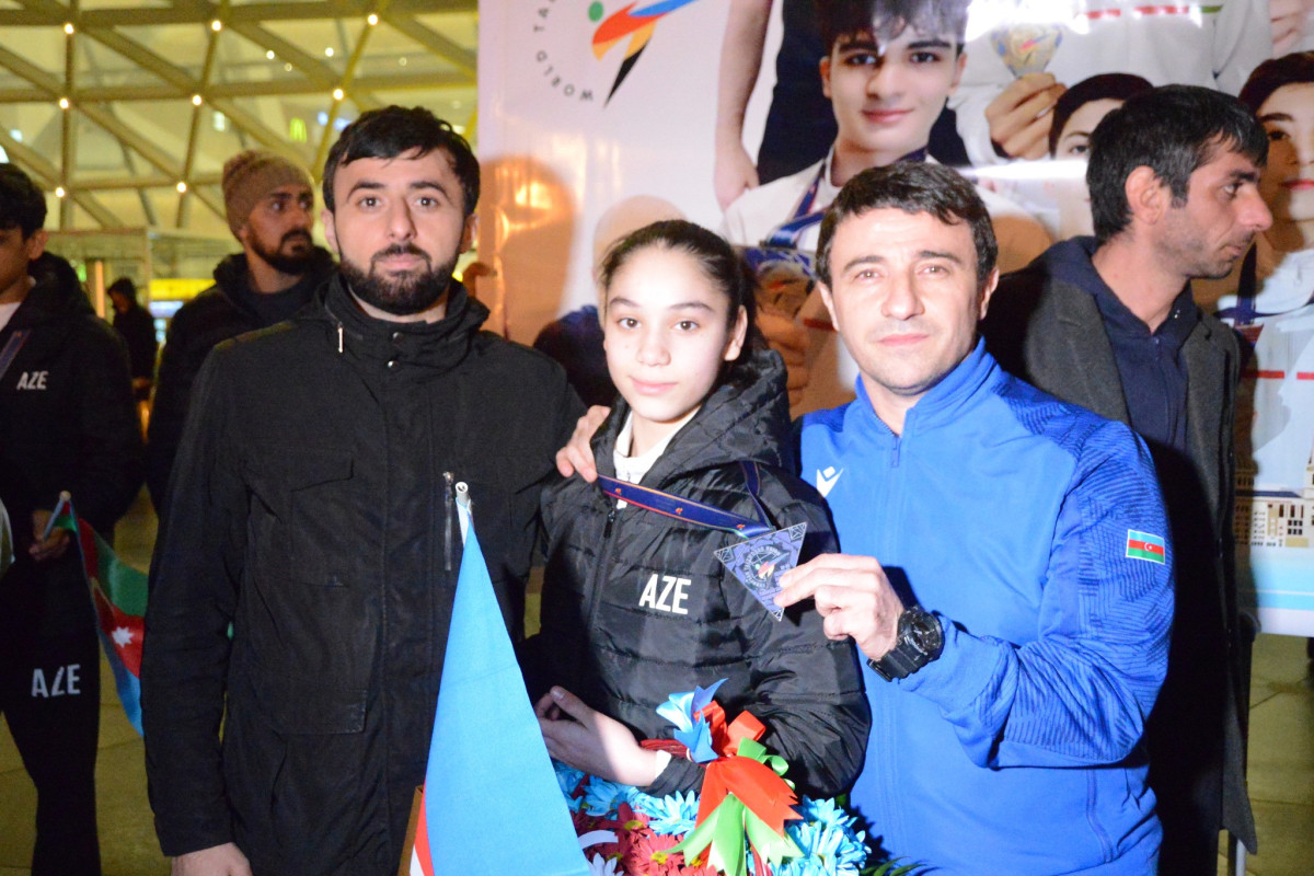Avropa birinciliyində rekord vuran Azərbaycan taekvondoçuları Bakıya qayıdıb - FOTOLENT 