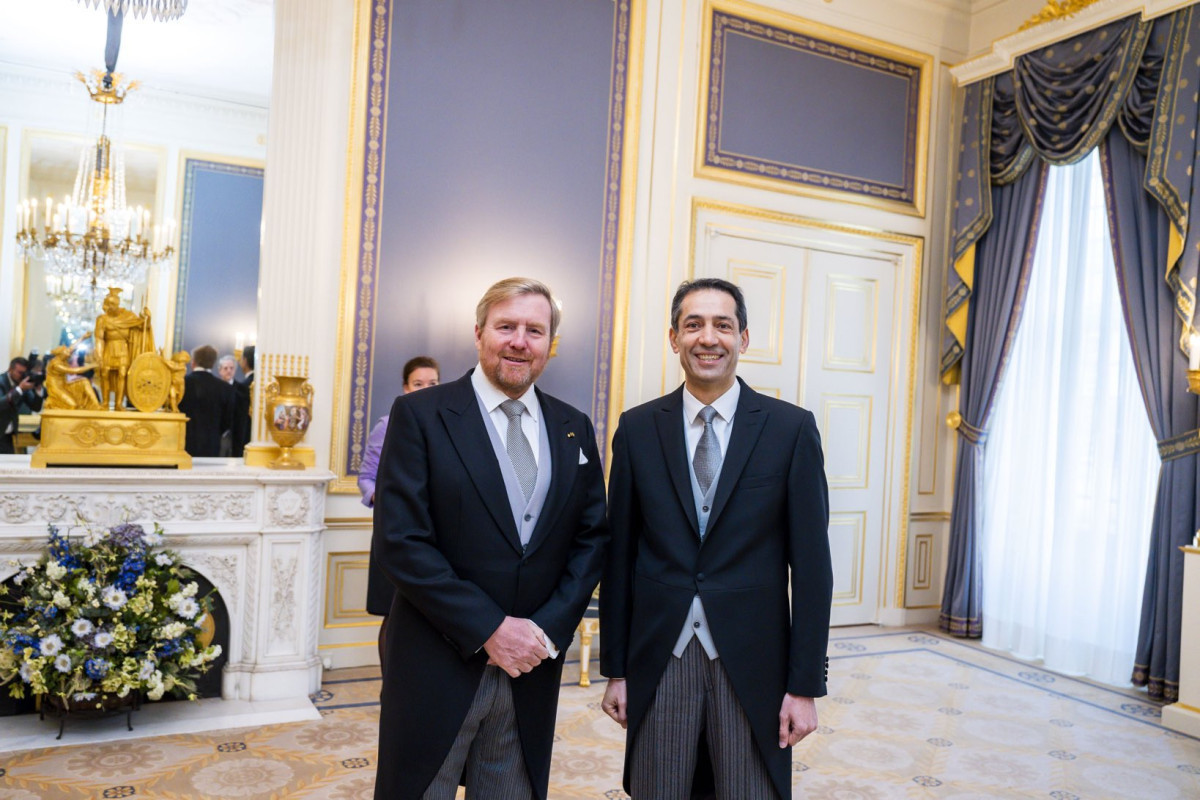 Посол Азербайджана вручил верительные грамоты Королю Нидерландов
